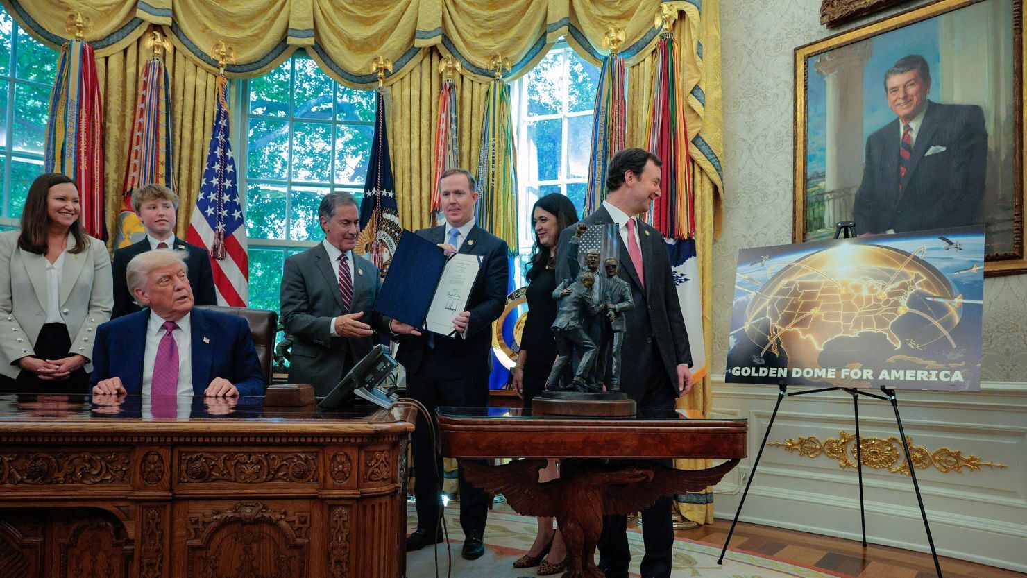 Передбачається розміщення перехоплювачів у космосі: Трамп розповів про нову американську систему ПРО Golden Dome