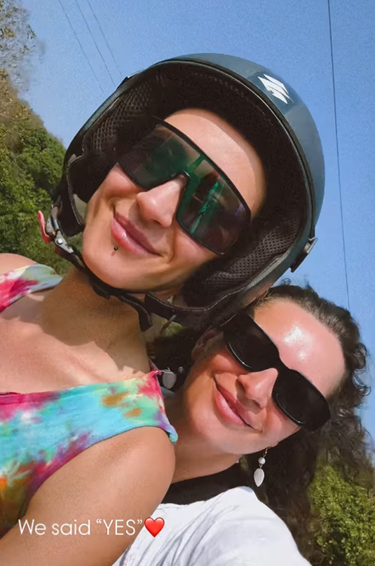 Дочь Елены Мозговой обручилась с любимой девушкой и показала, как это было. Фото счастливой пары