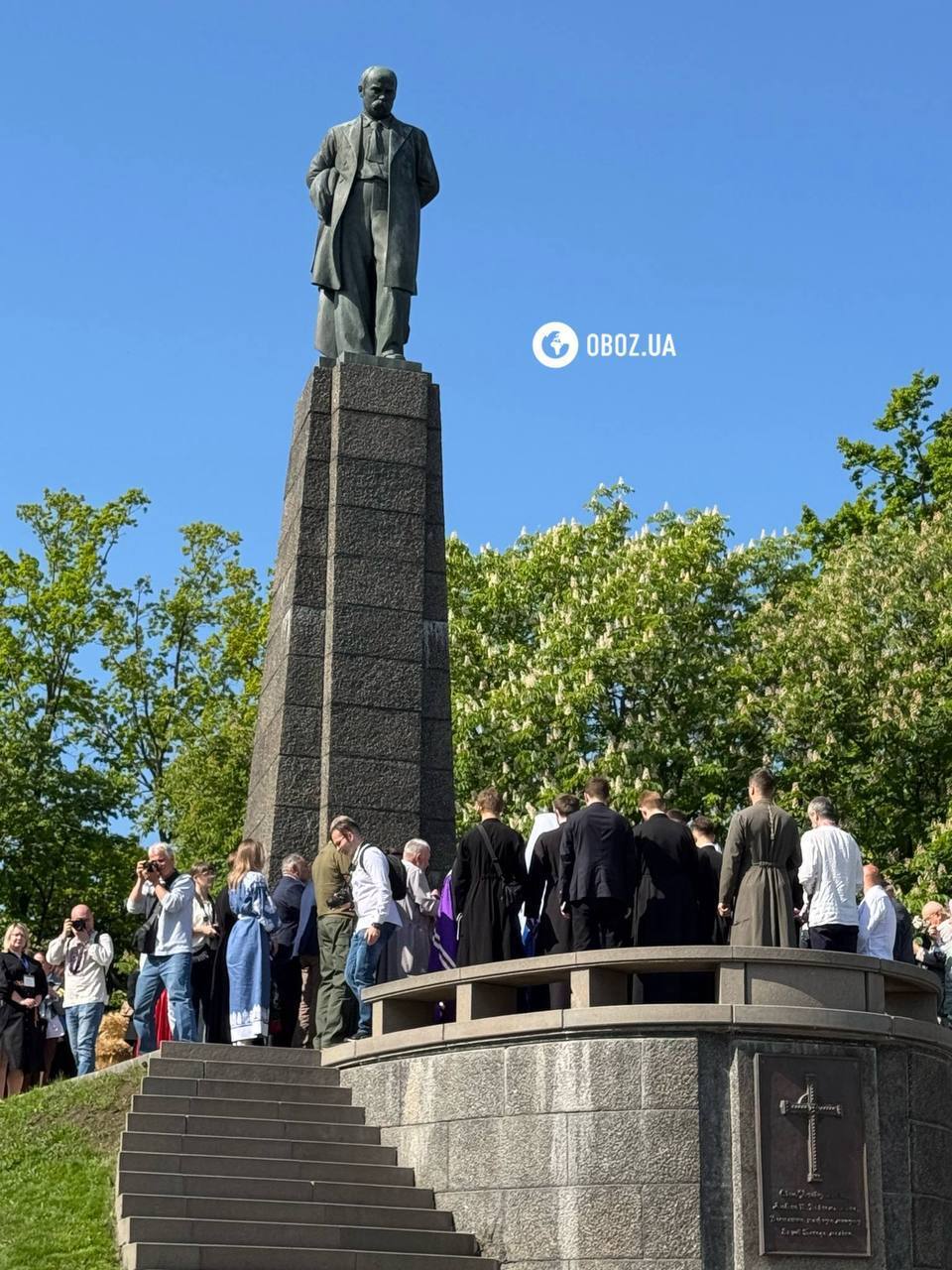 Серед степу широкого, на Вкраїні милій: у Каневі відзначили річницю перепоховання Тараса Шевченка. Фото
