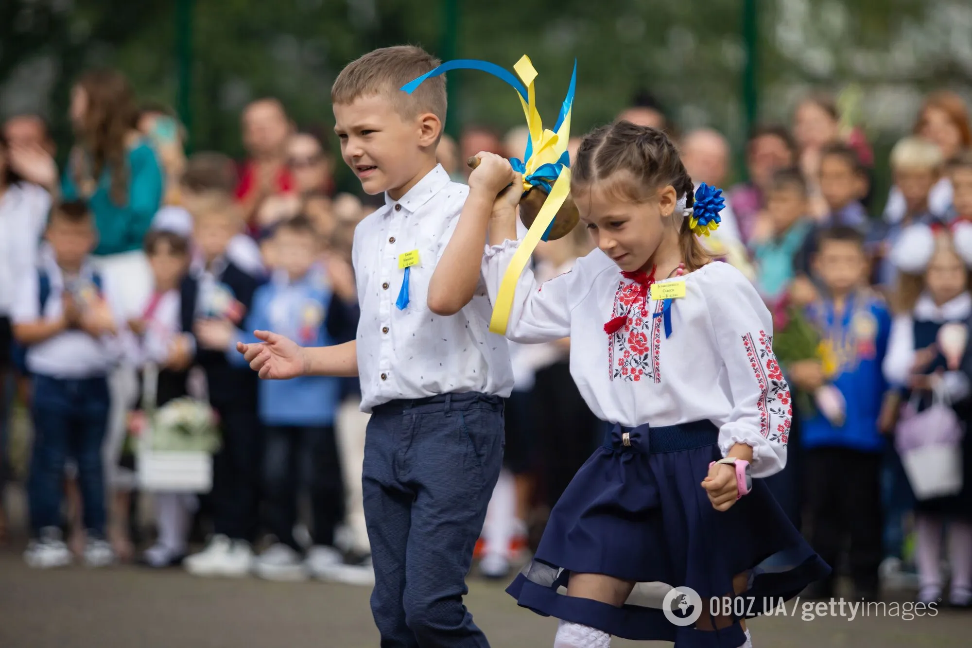 Останній дзвоник чи останній дзвінок: як правильно називати свято в школах України