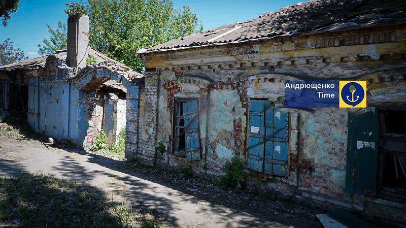Замість відновлення: окупанти хочуть знести близько 10 тис. приватних будинків у Маріуполі. Фото і відео