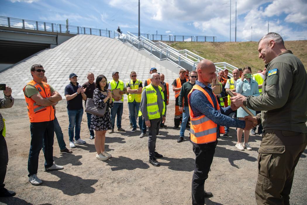 Кличко показав, як відремонтували ще один міст на Оболоні в Києві, та розповів подробиці. Фото