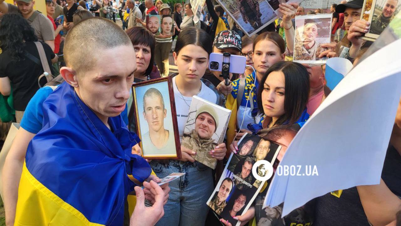 Україна та Росія провели найбільший обмін полоненими: додому повернулися 390 українців. Фото й відео