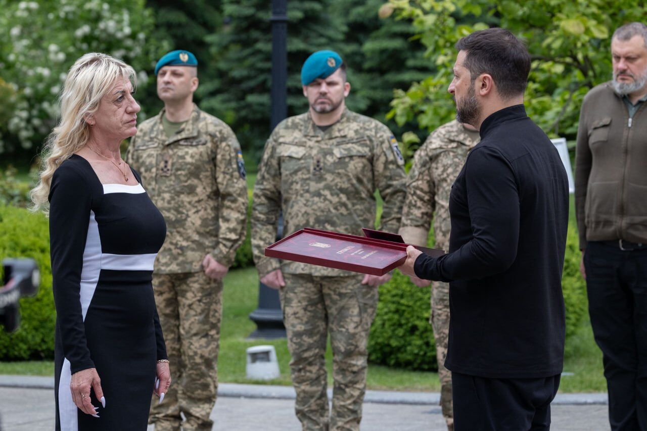 "Всегда там, где сложнее всего": Зеленский поздравил морских пехотинцев и вручил государственные награды. Фото и видео