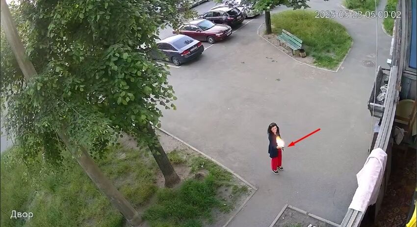 В Киеве на ДВРЗ женщина стреляла по дверям многоэтажки. Видео