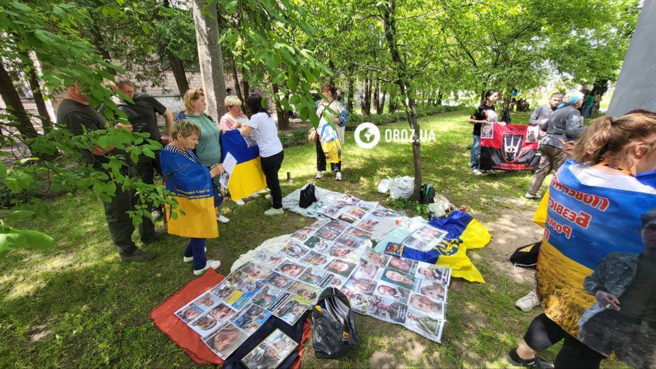 Україна та Росія провели найбільший обмін полоненими: додому повернулися 390 українців. Фото й відео