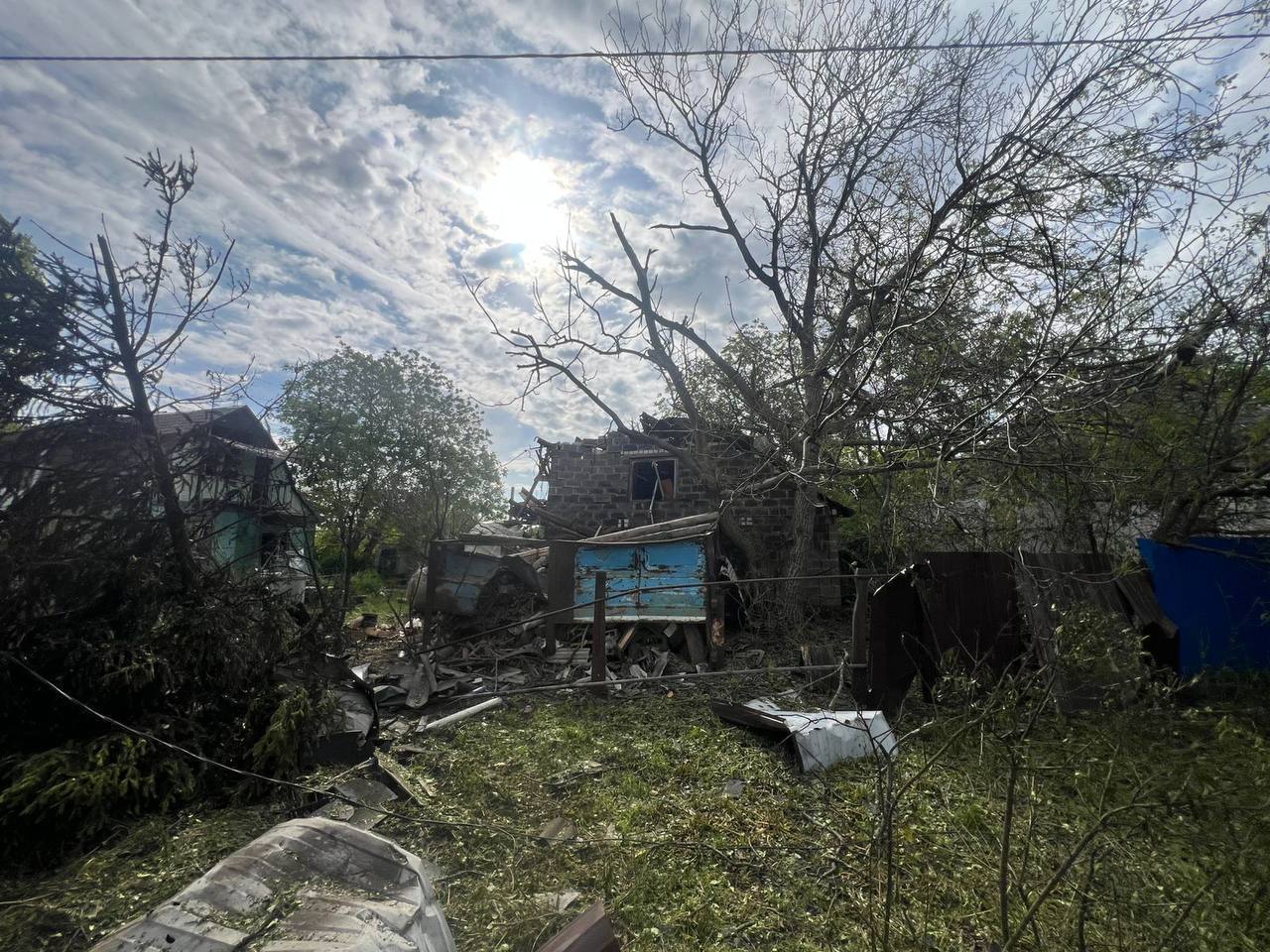 Пошкоджено будинки та авто: у КОВА розповіли про наслідки російської атаки на Київщину. Фото