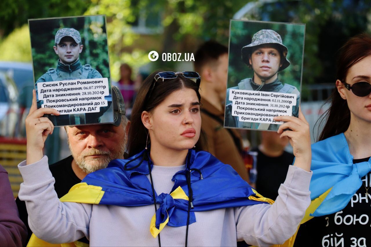 Україна та Росія провели найбільший обмін полоненими: додому повернулися 390 українців. Фото й відео