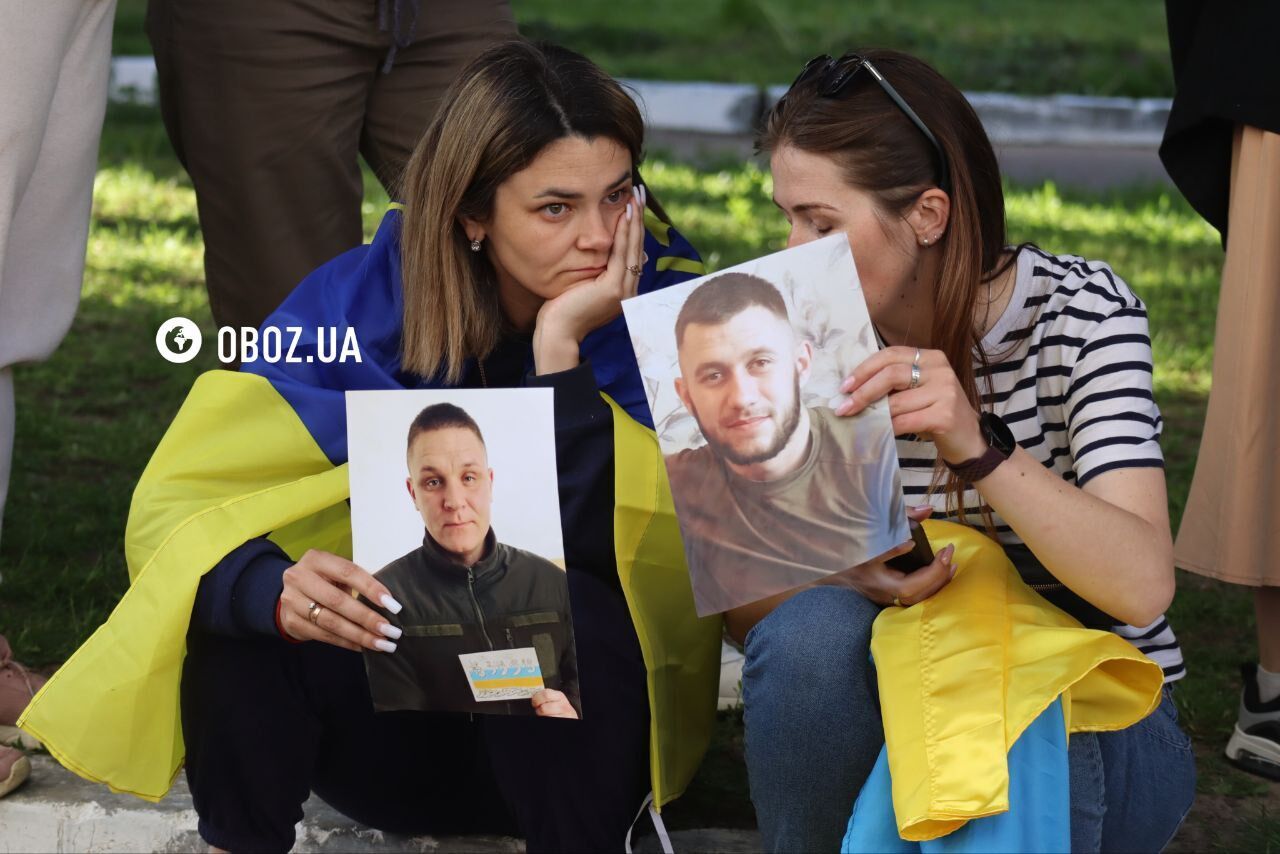 Україна та Росія провели найбільший обмін полоненими: додому повернулися 390 українців. Фото й відео