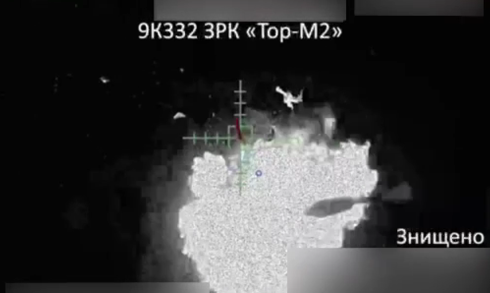 На Таврическом направлении взлетел в воздух вражеский ЗРК "Тор-М2": видео точного удара
