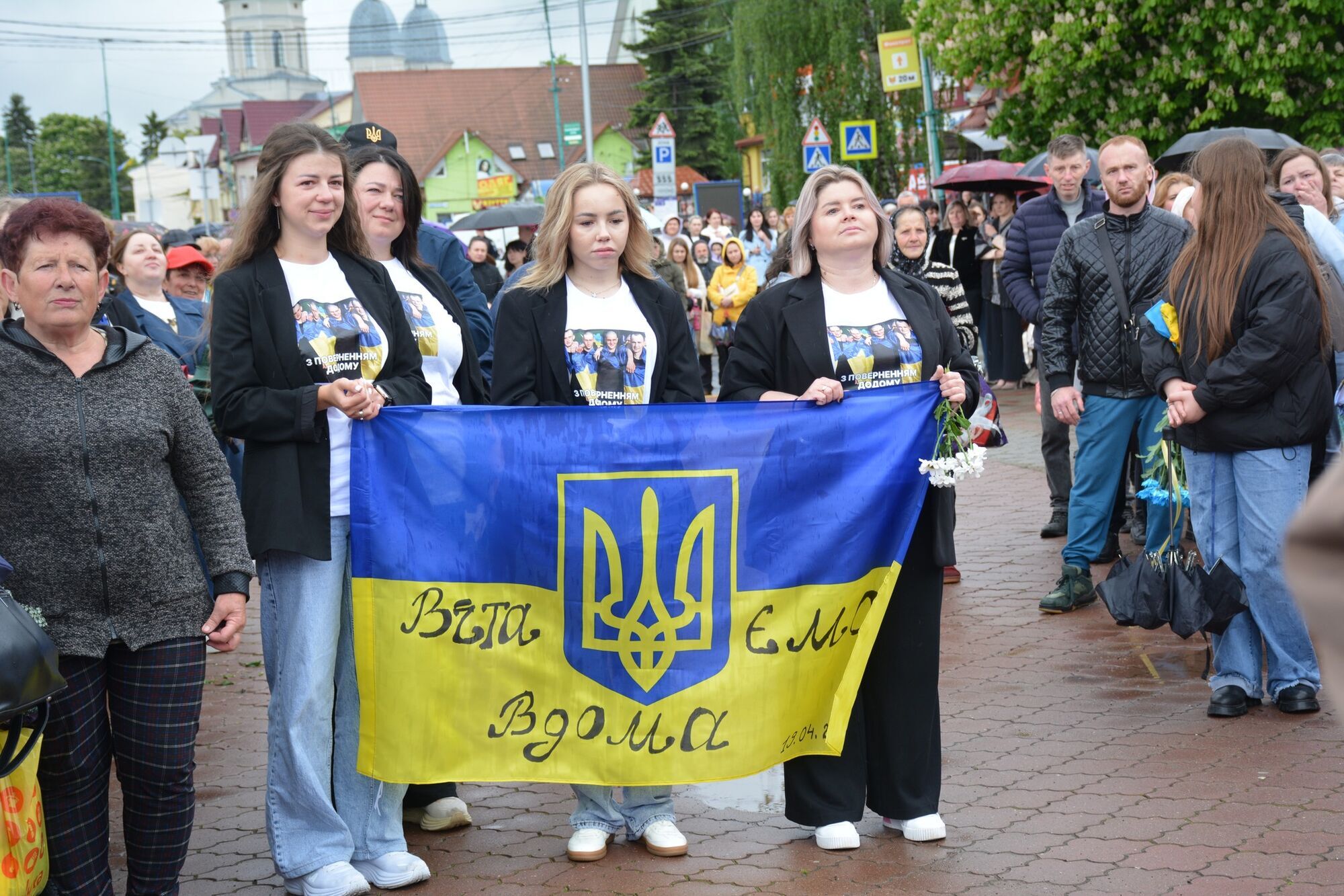 Три роки провів у російському полоні: на Прикарпатті урочисто зустріли військового після обміну. Фото