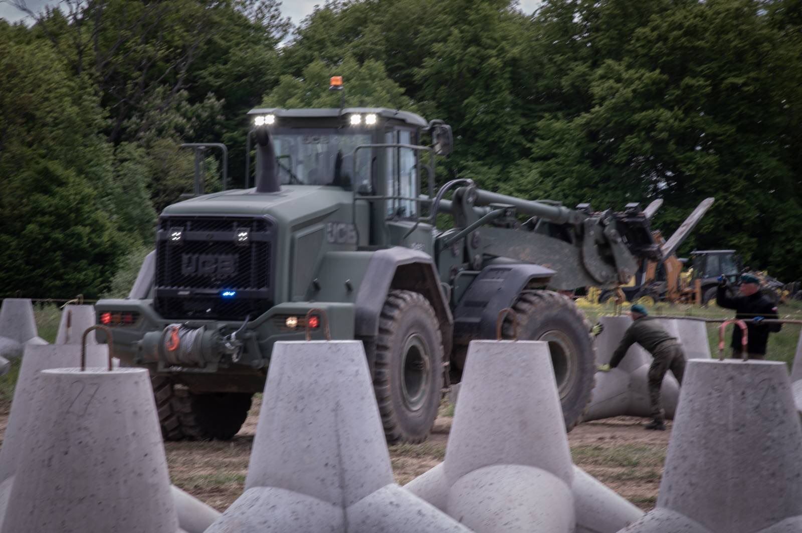 Результат опыта войны в Украине: польские военные показали, как строят фортификации на границе с Россией. Фото