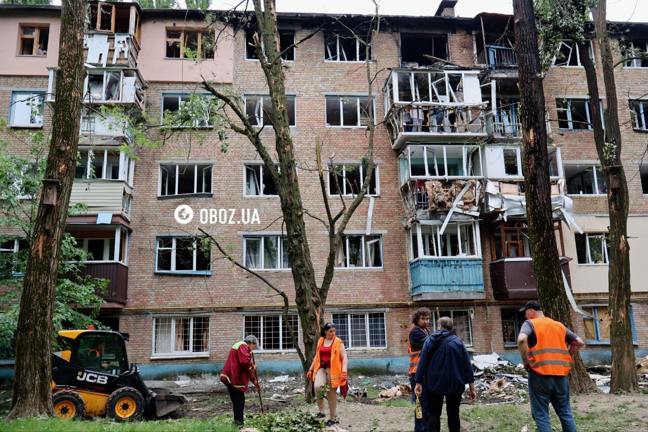 Вибиті вікна та семеро постраждалих: наслідки російської атаки на будинок у Солом’янському районі Києва. Фото а відео