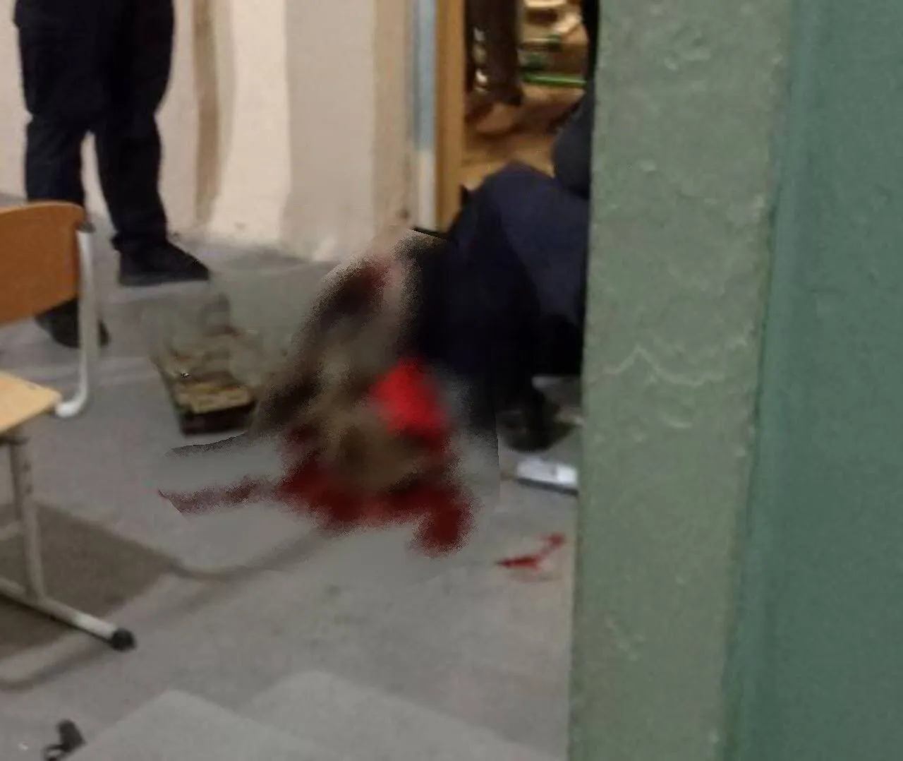 В укриті Києва чоловік намагався застрелитись в укритті під час повітряної тривоги. Подробиці події
