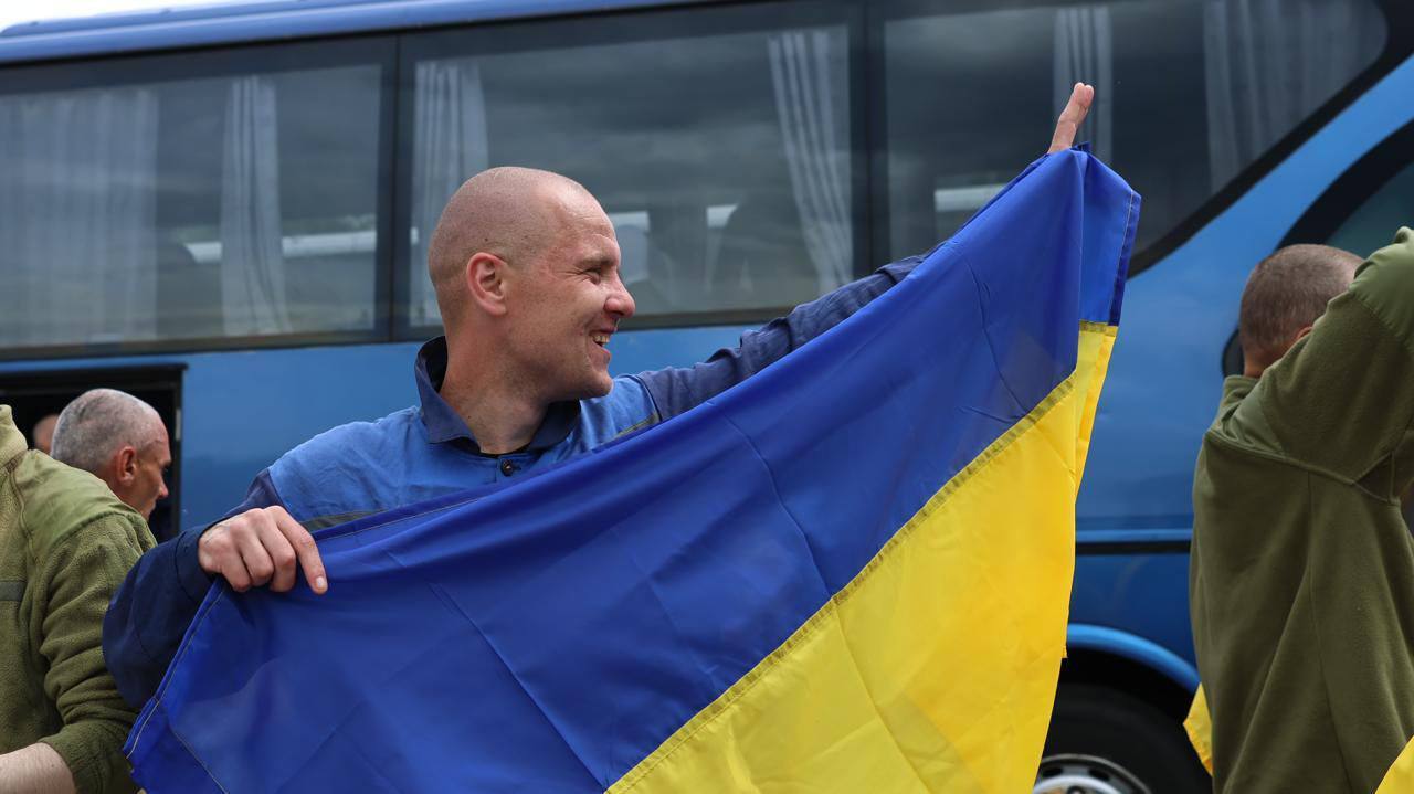 Ще 307 захисників удома: в Україну повернулись бійці ЗСУ, Нацгвардії та ДПСУ. Всі подробиці і фото