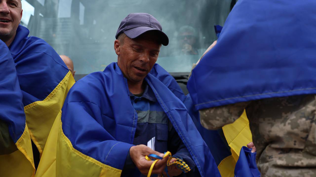 Ще 307 захисників удома: в Україну повернулись бійці ЗСУ, Нацгвардії та ДПСУ. Всі подробиці і фото