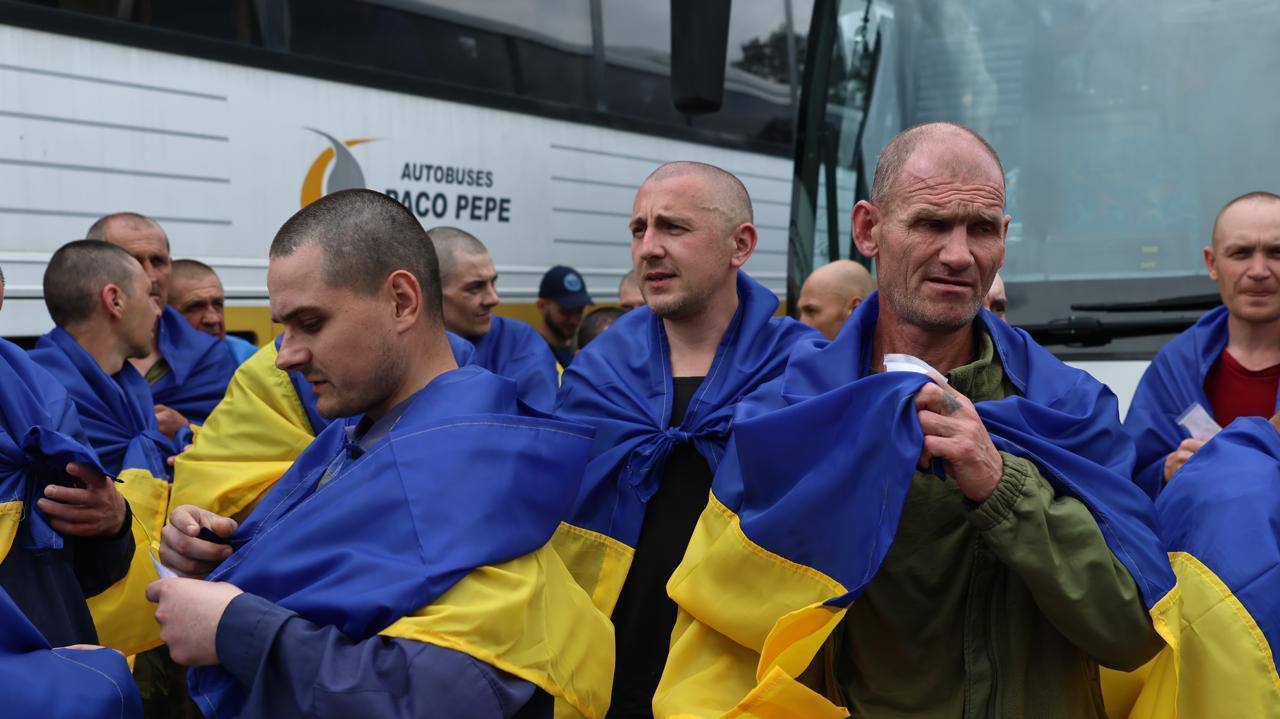 Ще 307 захисників удома: в Україну повернулись бійці ЗСУ, Нацгвардії та ДПСУ. Всі подробиці і фото