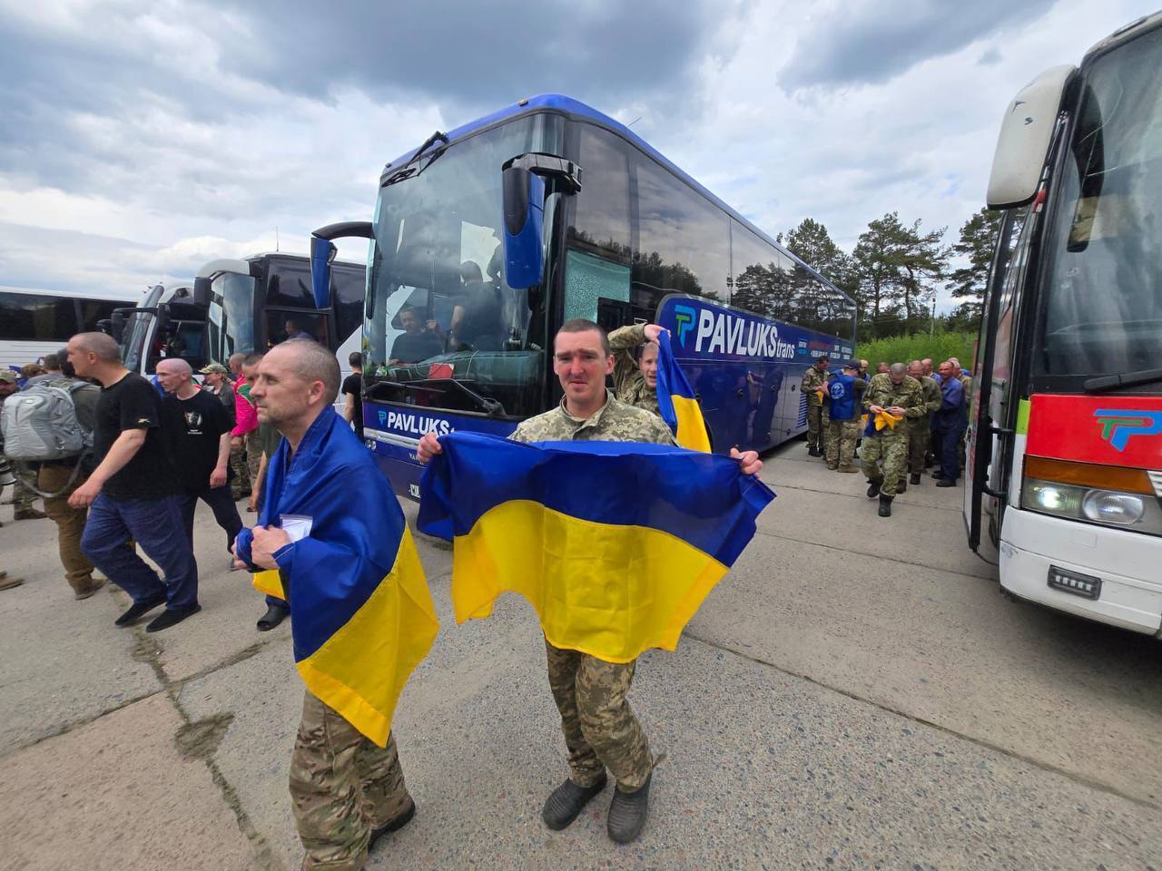 Ще 307 захисників удома: в Україну повернулись бійці ЗСУ, Нацгвардії та ДПСУ. Всі подробиці і фото