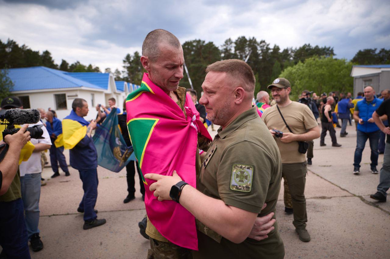 Ще 307 захисників удома: в Україну повернулись бійці ЗСУ, Нацгвардії та ДПСУ. Всі подробиці і фото