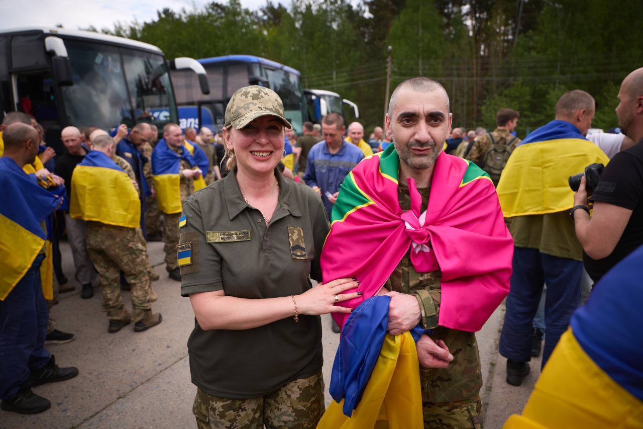 Ще 307 захисників удома: в Україну повернулись бійці ЗСУ, Нацгвардії та ДПСУ. Всі подробиці і фото