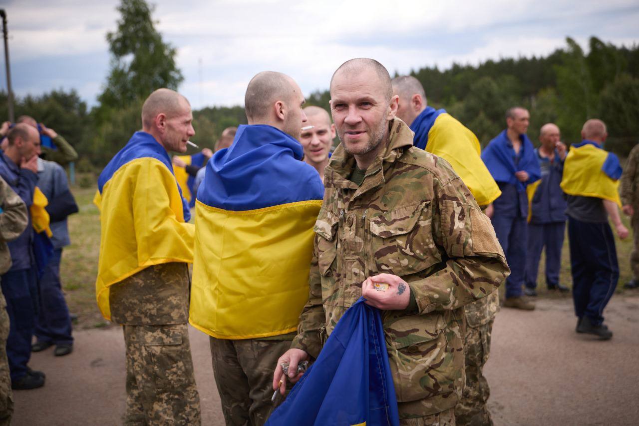 Ще 307 захисників удома: в Україну повернулись бійці ЗСУ, Нацгвардії та ДПСУ. Всі подробиці і фото