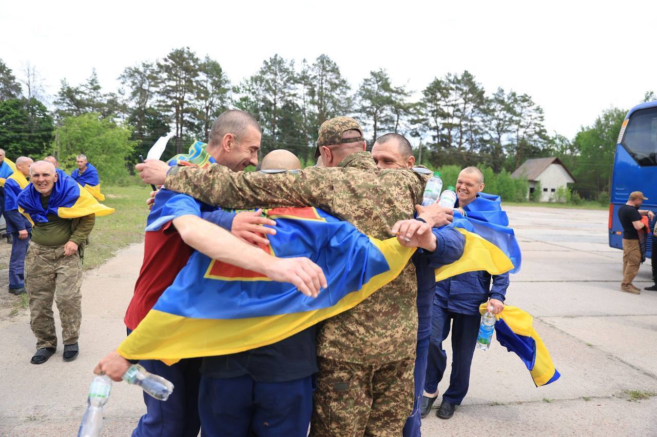 Ще 307 захисників удома: в Україну повернулись бійці ЗСУ, Нацгвардії та ДПСУ. Всі подробиці і фото
