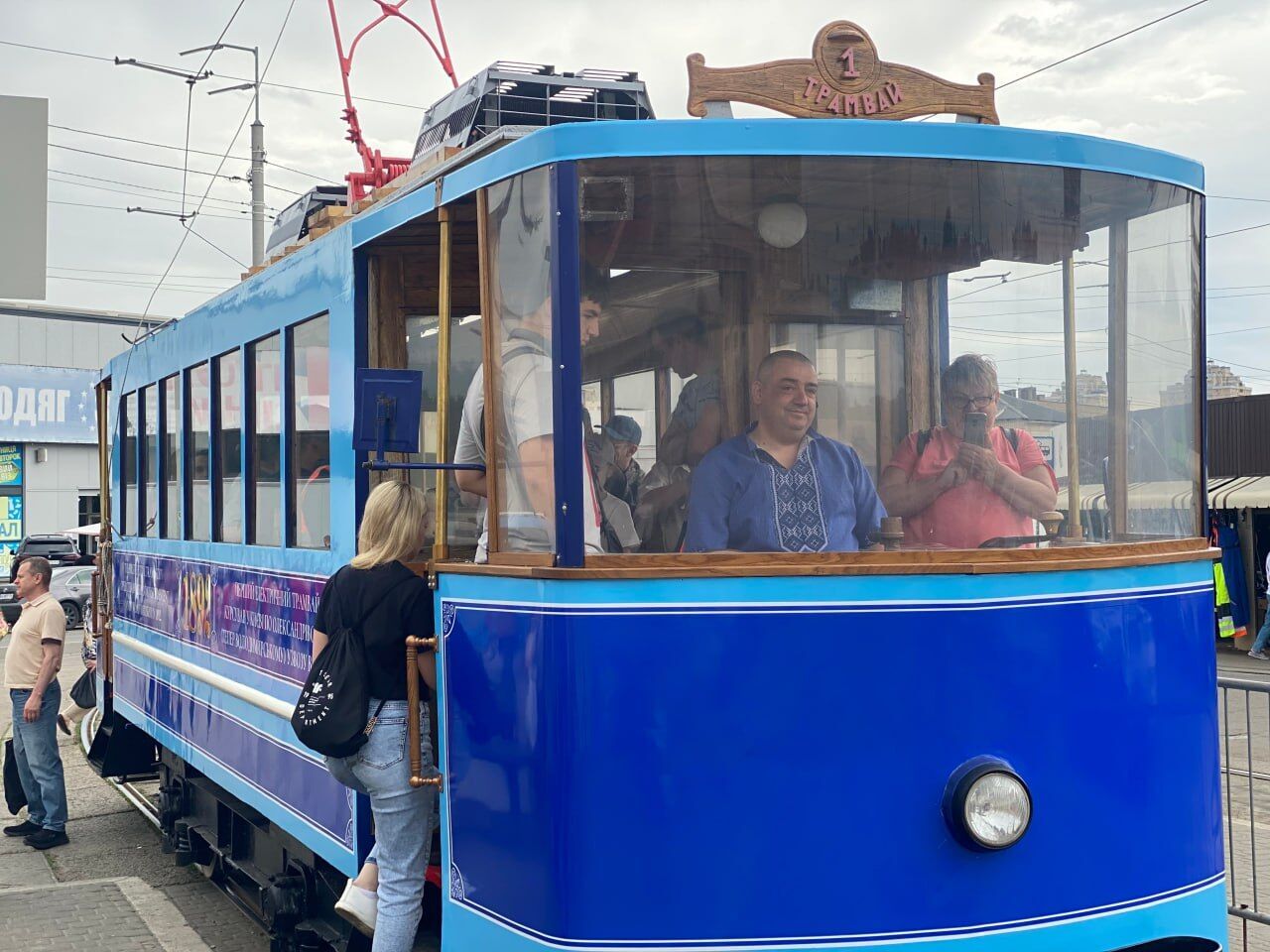 В Киеве запустили экскурсионную поездку на уникальном ретро-трамвае. Подробности и фото