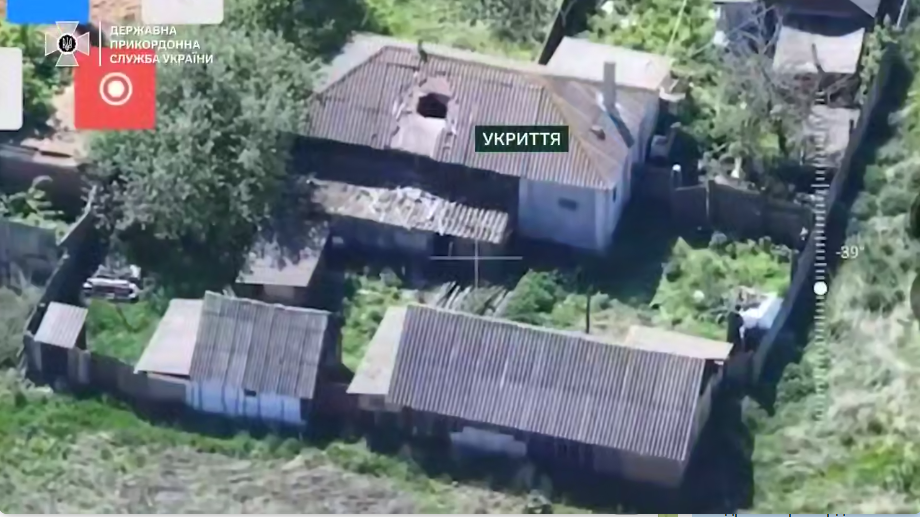 На Сумщине захватчикам жарко: за сутки пограничники уничтожили два блиндажа оккупантов и укрытие. Видео