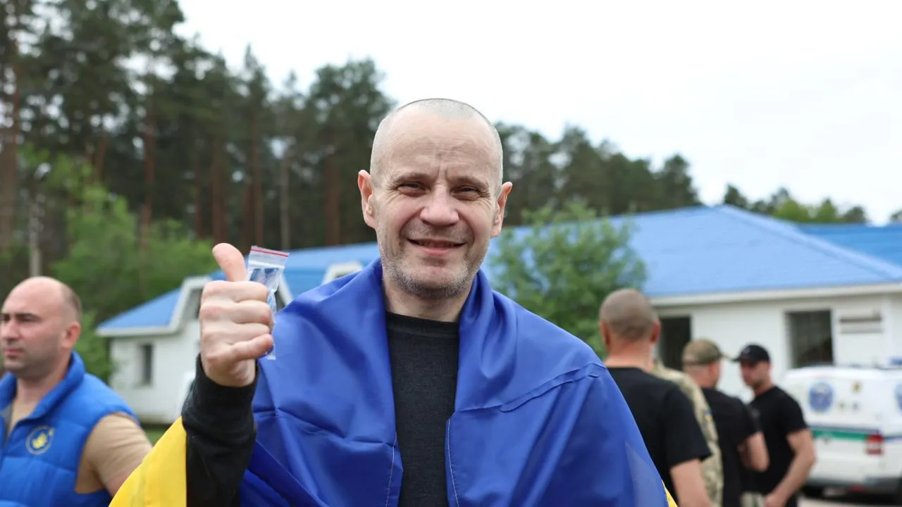 Україна повернула додому ще 303 полонених: всі деталі, фото та відео з третього етапу обміну
