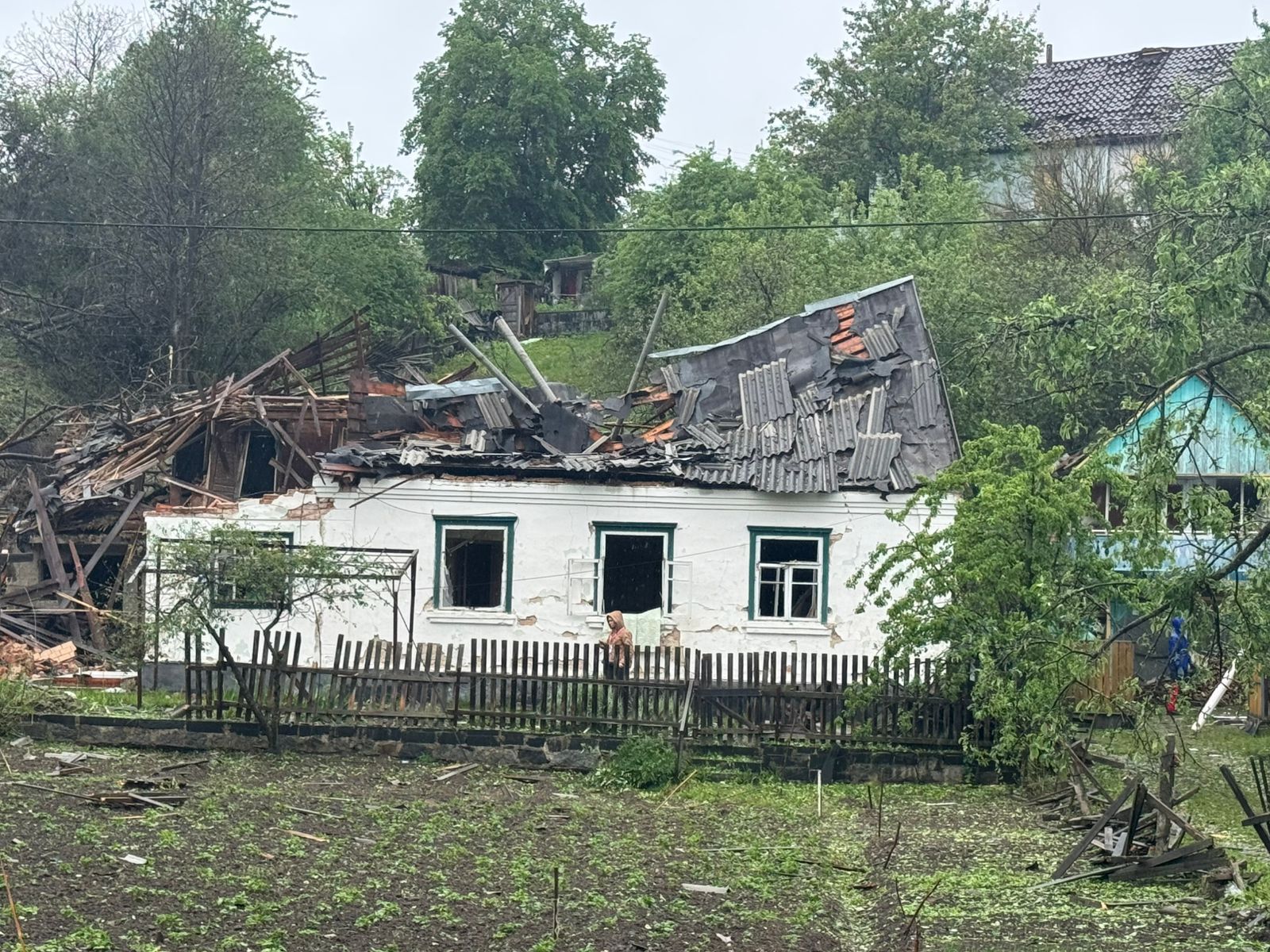 У Житомирській області внаслідок атаки армії Росії загинули троє дітей. Фото з місця