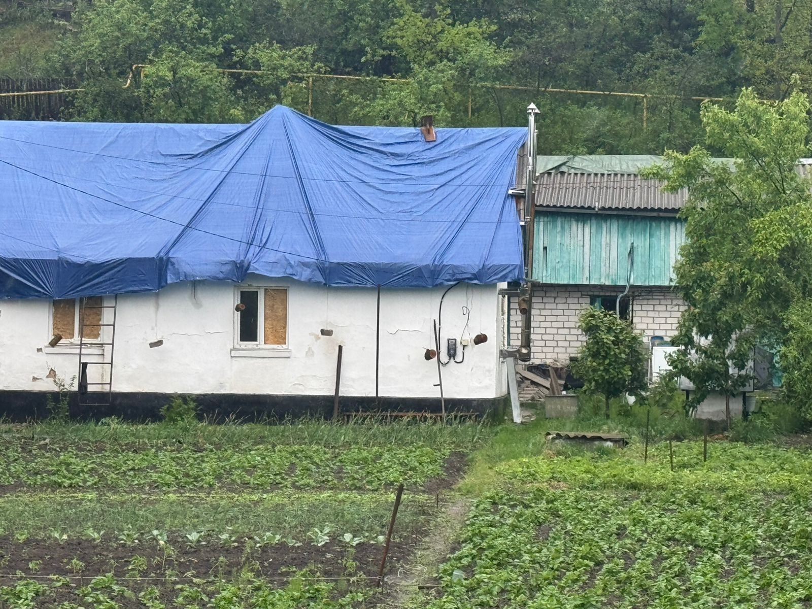 У Житомирській області внаслідок атаки армії Росії загинули троє дітей. Фото з місця