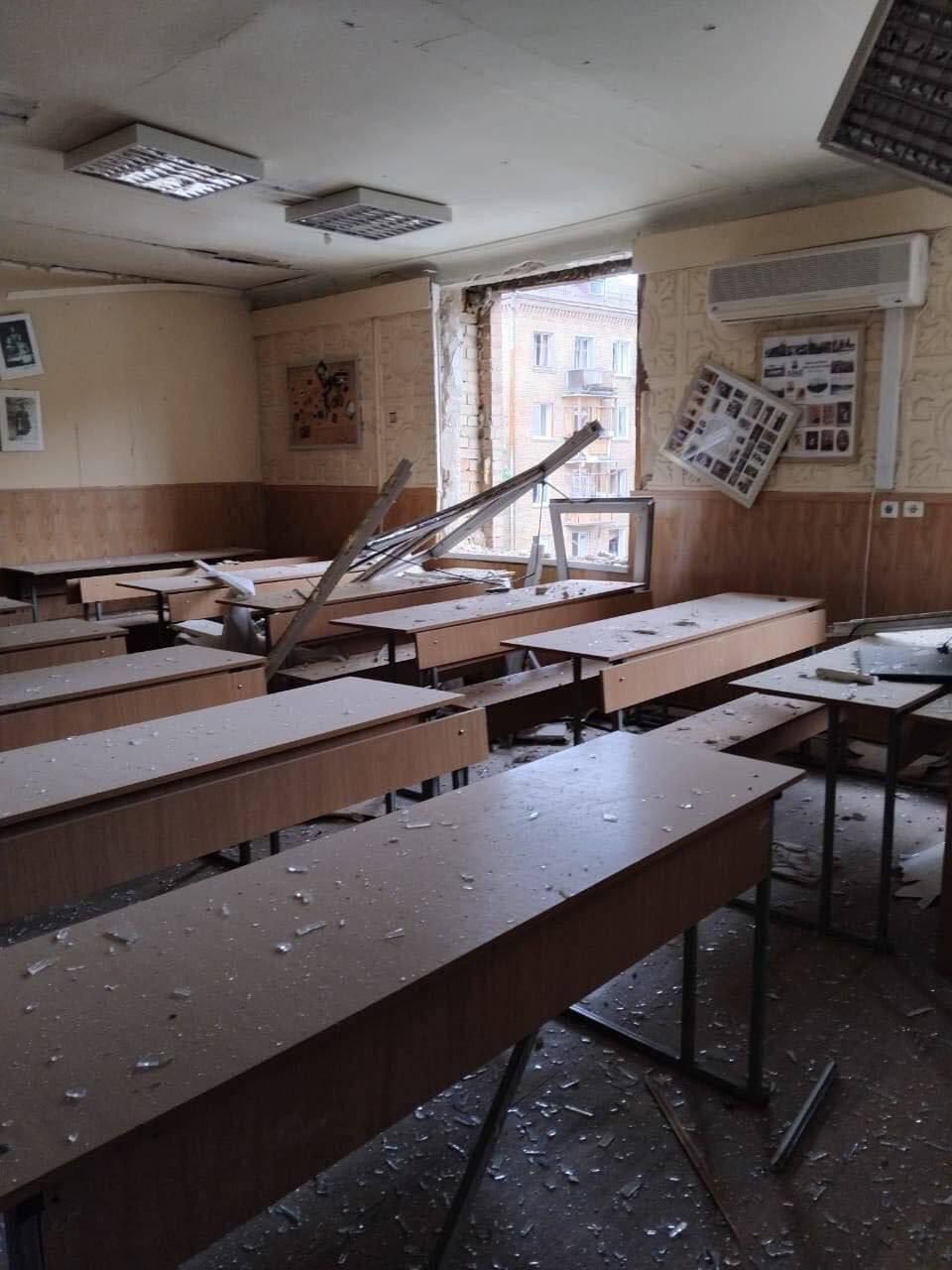 У столичний ліцей на Оболоні прийшла біда: через атаку РФ згоріла квартира дівчинки, яка переїхала з Маріуполя. Фото