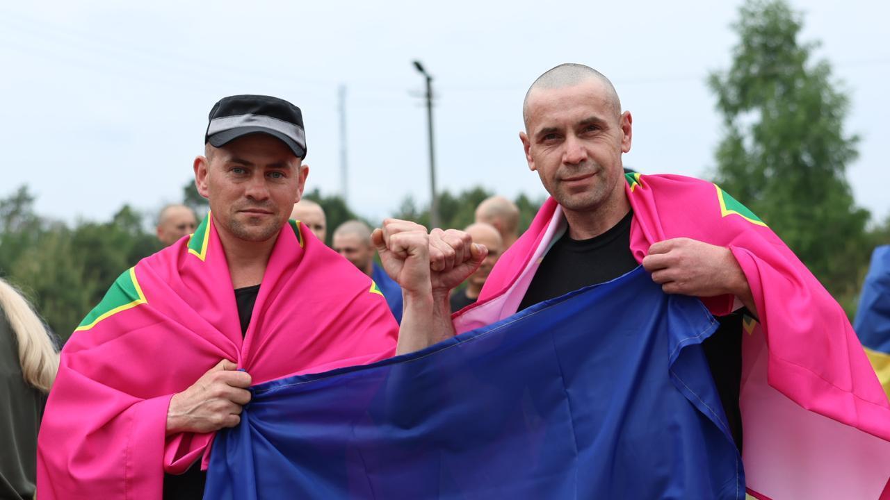 Україна повернула додому ще 303 полонених: всі деталі, фото та відео з третього етапу обміну