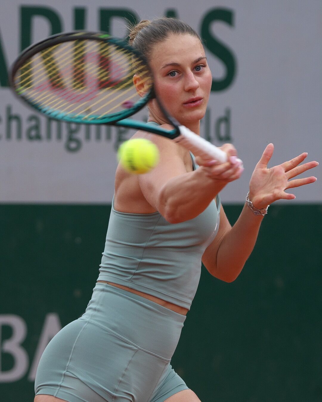 Костюк в обтягивающей форме произвела фурор своим видом перед стартом Roland Garros. Фотофакт