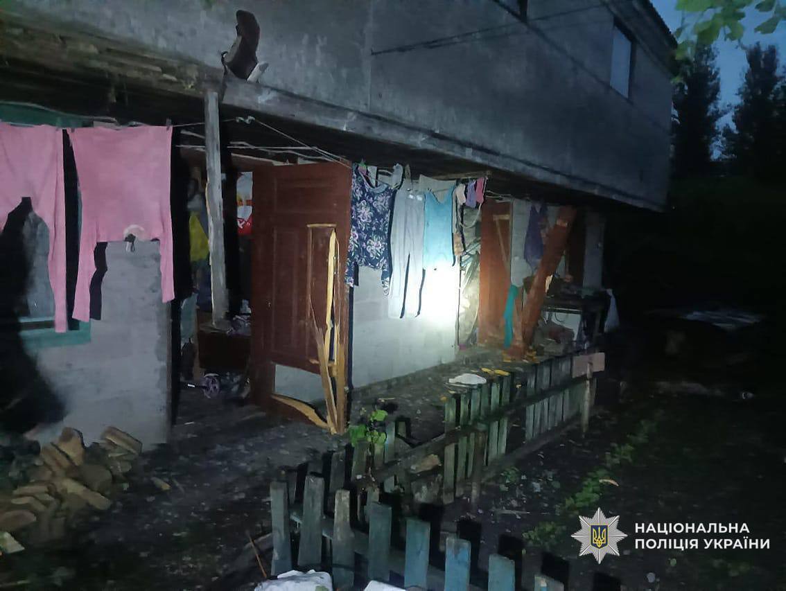 На Чернігівщині через удари армії Росії спалахнули масштабні пожежі. Фото та відео