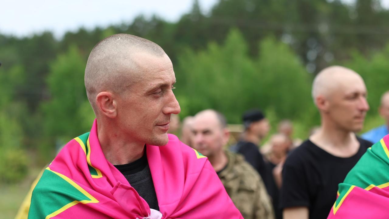 Украина вернула домой еще 303 пленных: все детали, фото и видео с третьего этапа обмена