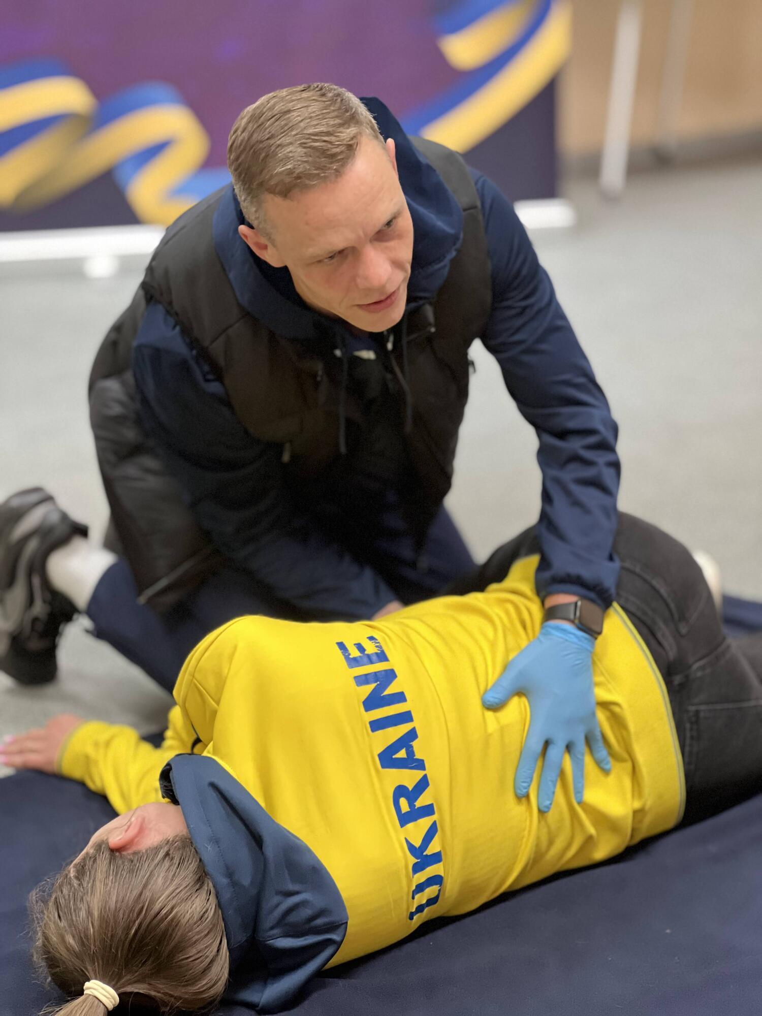 Favbet Foundation та FAST навчають рятувати життя: новий етап тренінгів для учнів спортивного ліцею