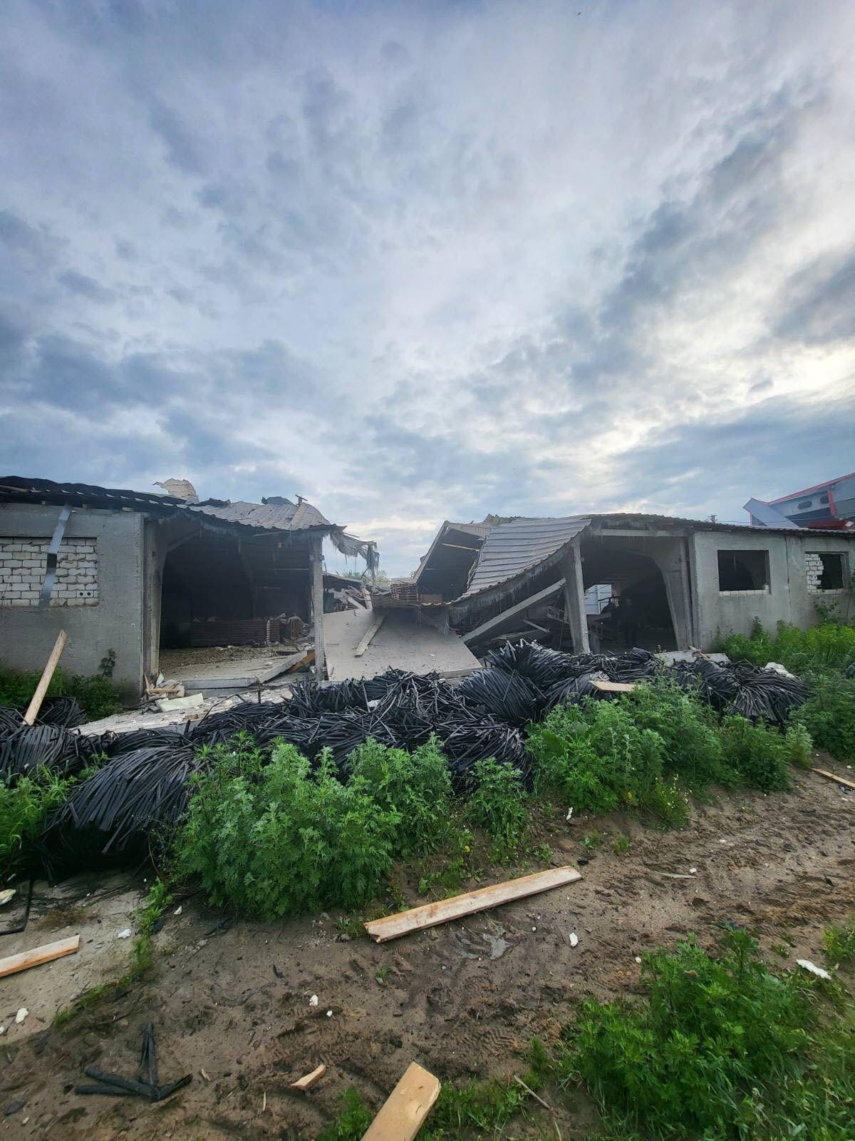 На підприємстві постраждали кілька будівель