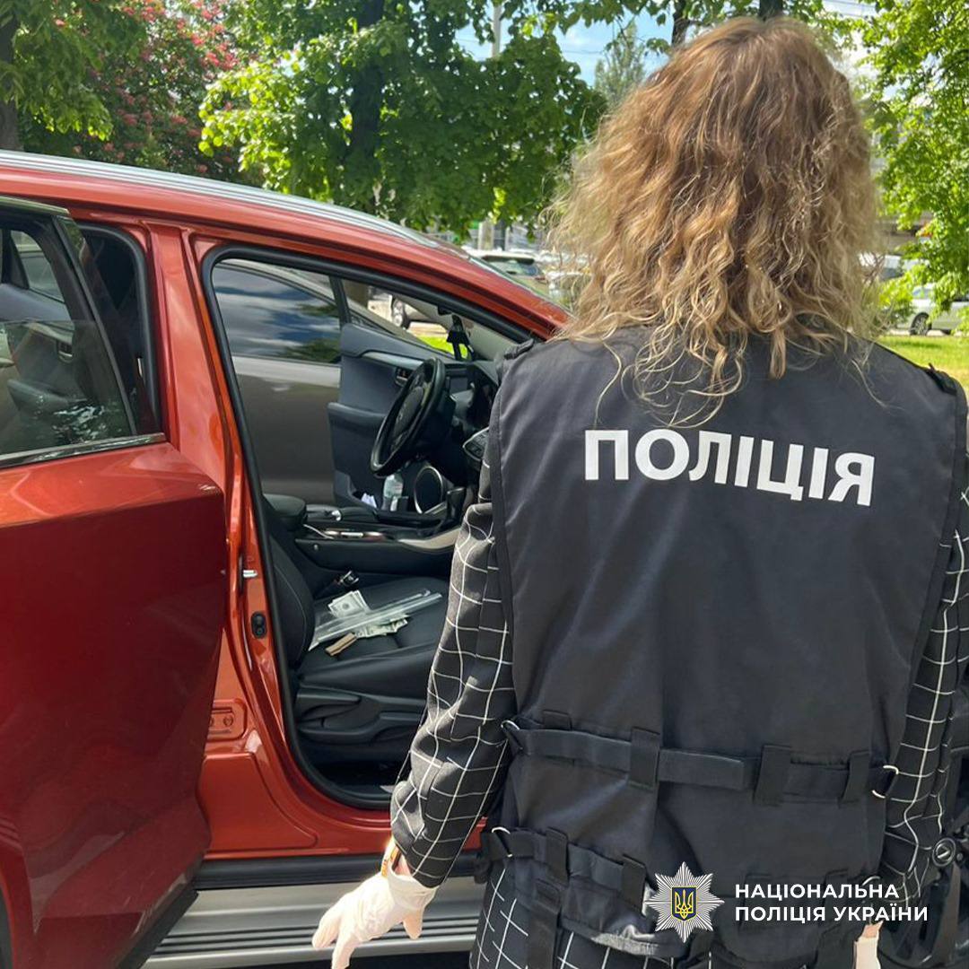 За $4 тис. обіцяла зняти військовозобов’язаного з розшуку ТЦК: у Києві затримали зловмисницю. Фото та подробиці