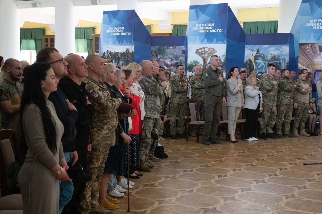 Кличко нагородив військових та волонтерів до Дня Героїв України. Фото