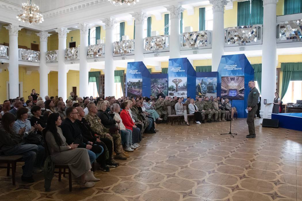 Кличко нагородив військових та волонтерів до Дня Героїв України. Фото