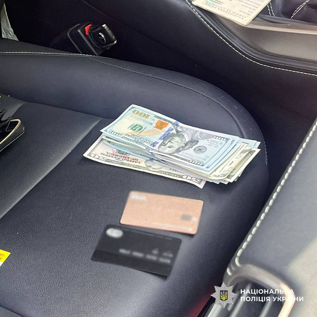 За $4 тис. обіцяла зняти військовозобов’язаного з розшуку ТЦК: у Києві затримали зловмисницю. Фото та подробиці