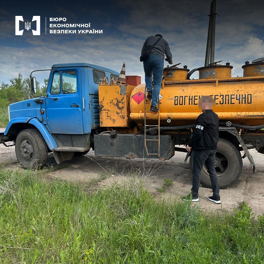 Продавали фальсифікат через мережу АЗС у Кривому Розі