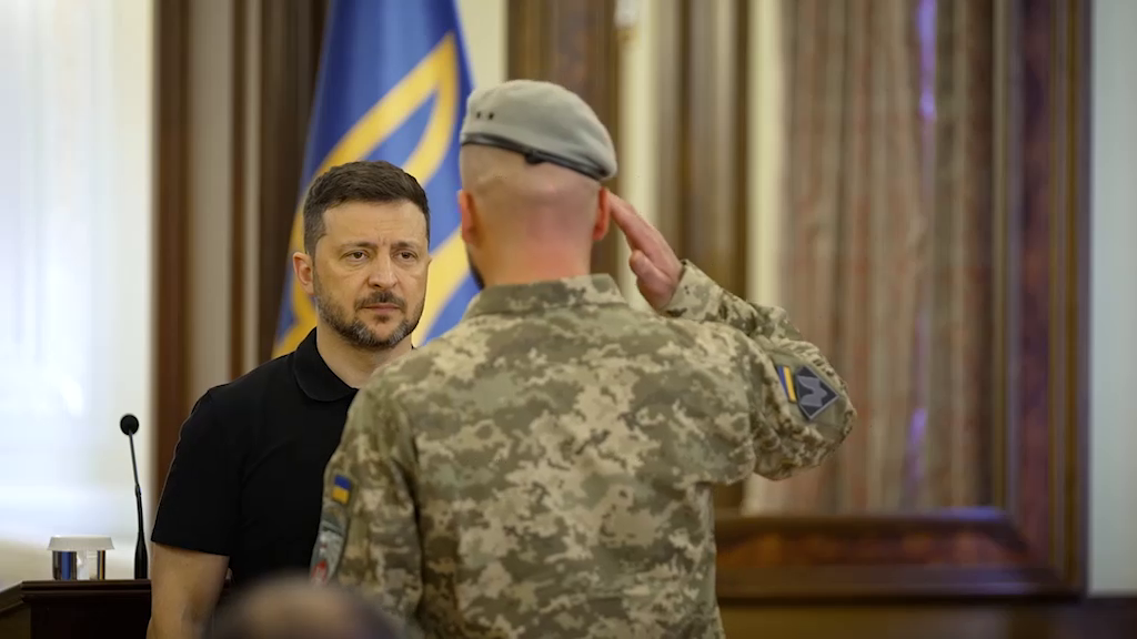 "Всюди, де найважче, задіяні наші ССО": Зеленський нагородив українських захисників в День Сил спеціальних операцій. Відео
