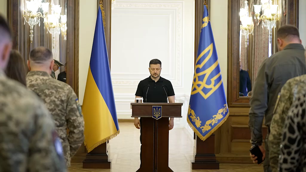"Всюди, де найважче, задіяні наші ССО": Зеленський нагородив українських захисників в День Сил спеціальних операцій. Відео