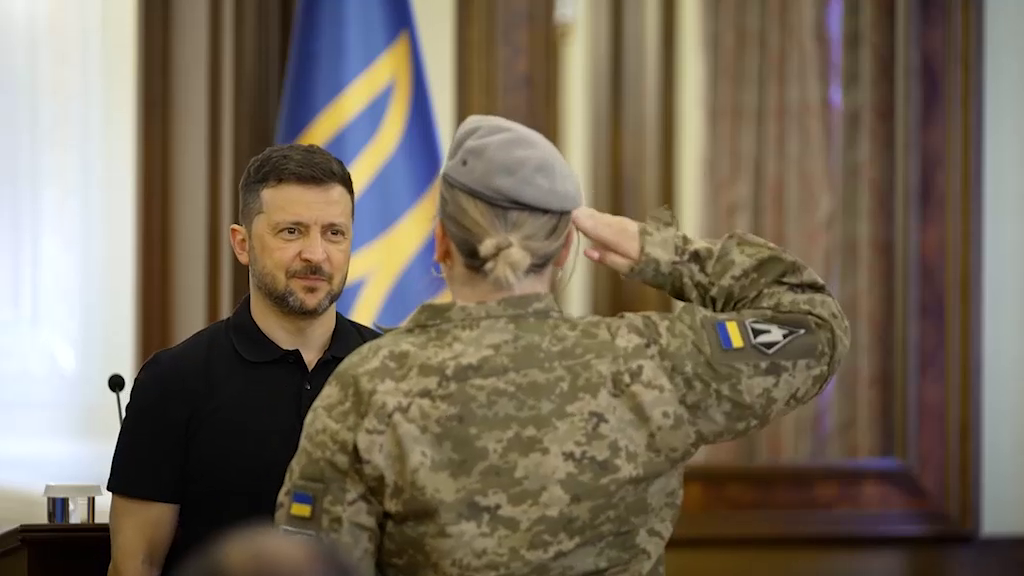 "Всюди, де найважче, задіяні наші ССО": Зеленський нагородив українських захисників в День Сил спеціальних операцій. Відео