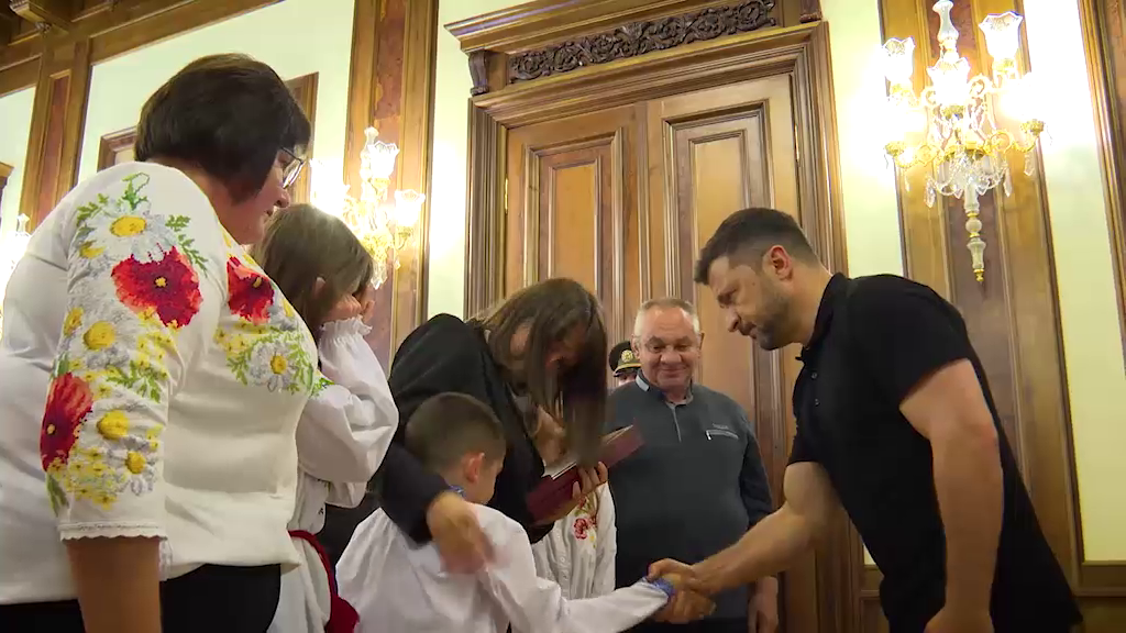 "Всюди, де найважче, задіяні наші ССО": Зеленський нагородив українських захисників в День Сил спеціальних операцій. Відео