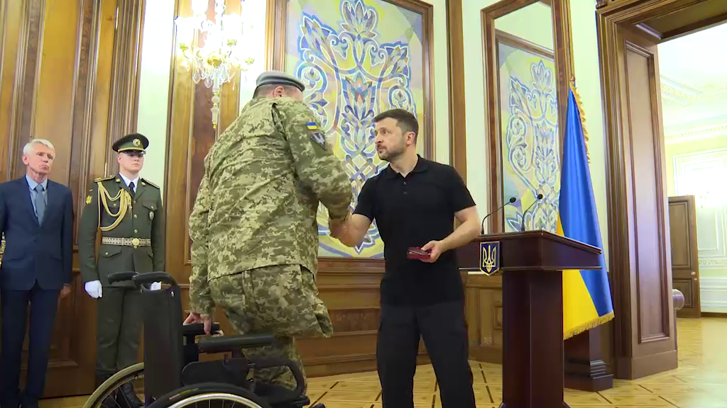 "Всюди, де найважче, задіяні наші ССО": Зеленський нагородив українських захисників в День Сил спеціальних операцій. Відео
