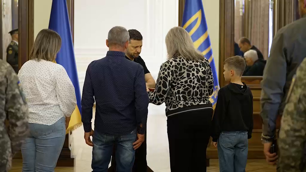 "Всюди, де найважче, задіяні наші ССО": Зеленський нагородив українських захисників в День Сил спеціальних операцій. Відео