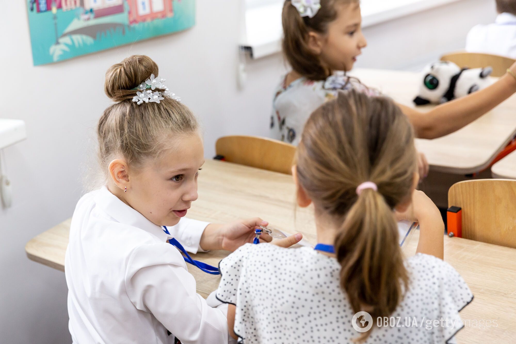 Одна з найкращих країн Європи за якістю освіти відмовилася від заборони телефонів у школі